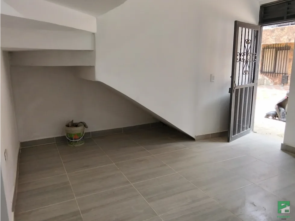 LOCAL EN GLORIETA DE DON QUIJOTE PARA PELUQUERIA SPA UÑAS