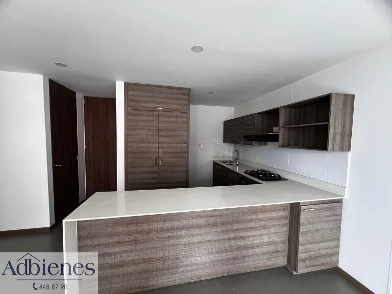 Apartamento en arriendo en Loma del Escobero, Envigado