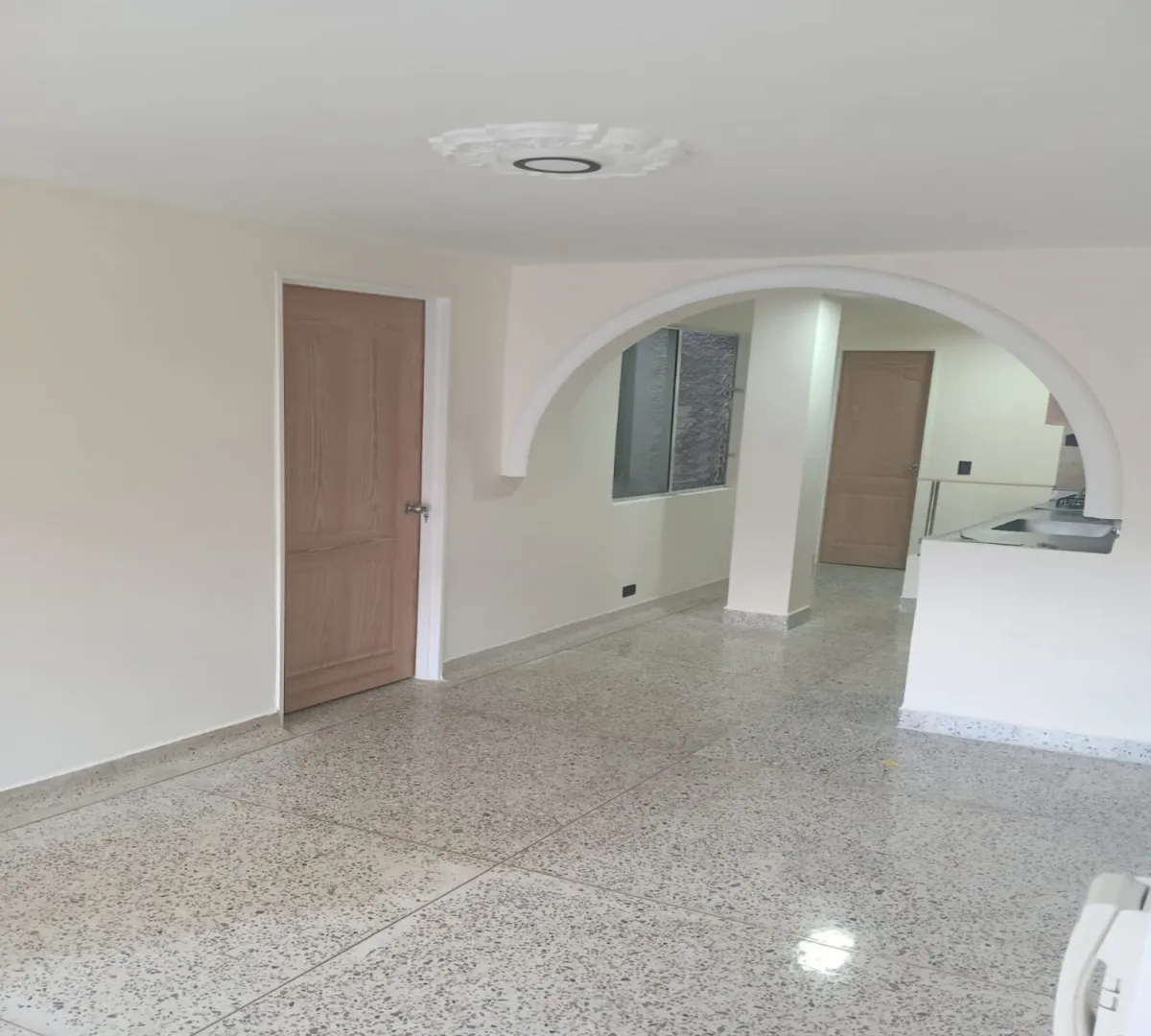 LOCAL EN GLORIETA DE DON QUIJOTE PARA PELUQUERIA SPA UÑAS