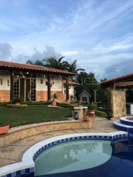 Casa Campestre en  Arriendo en Cerritos, Pereira