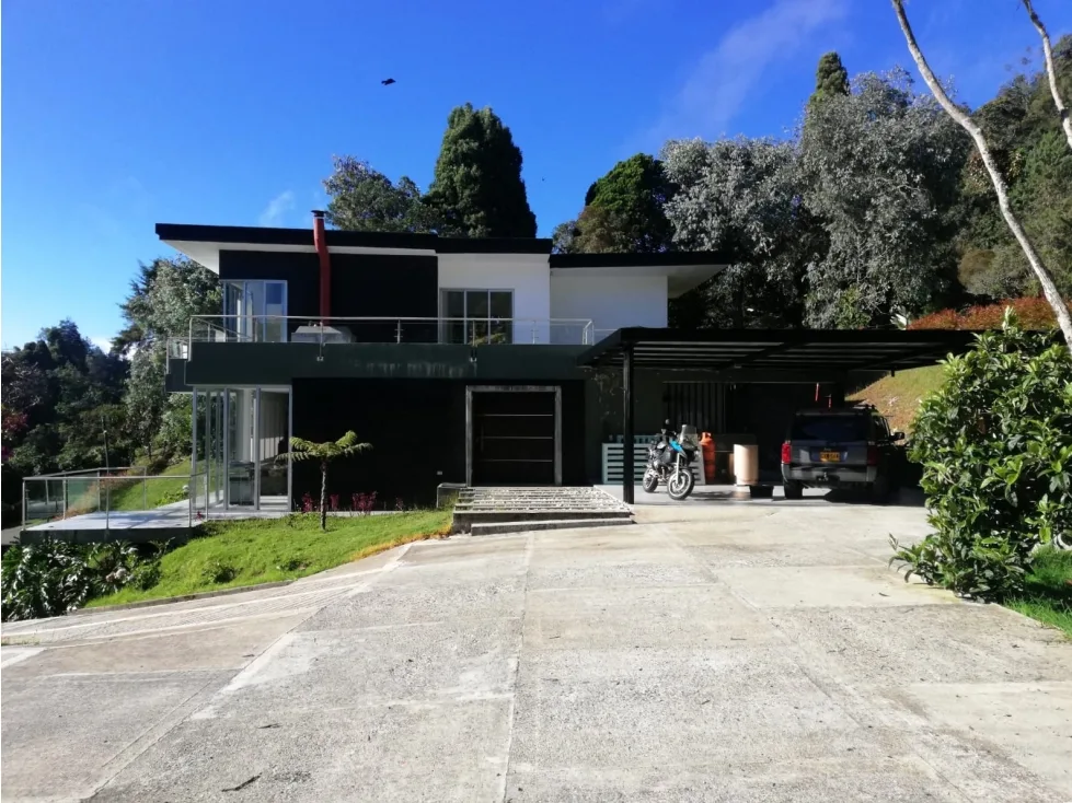 Casa Campestre en  Arriendo en Envigado