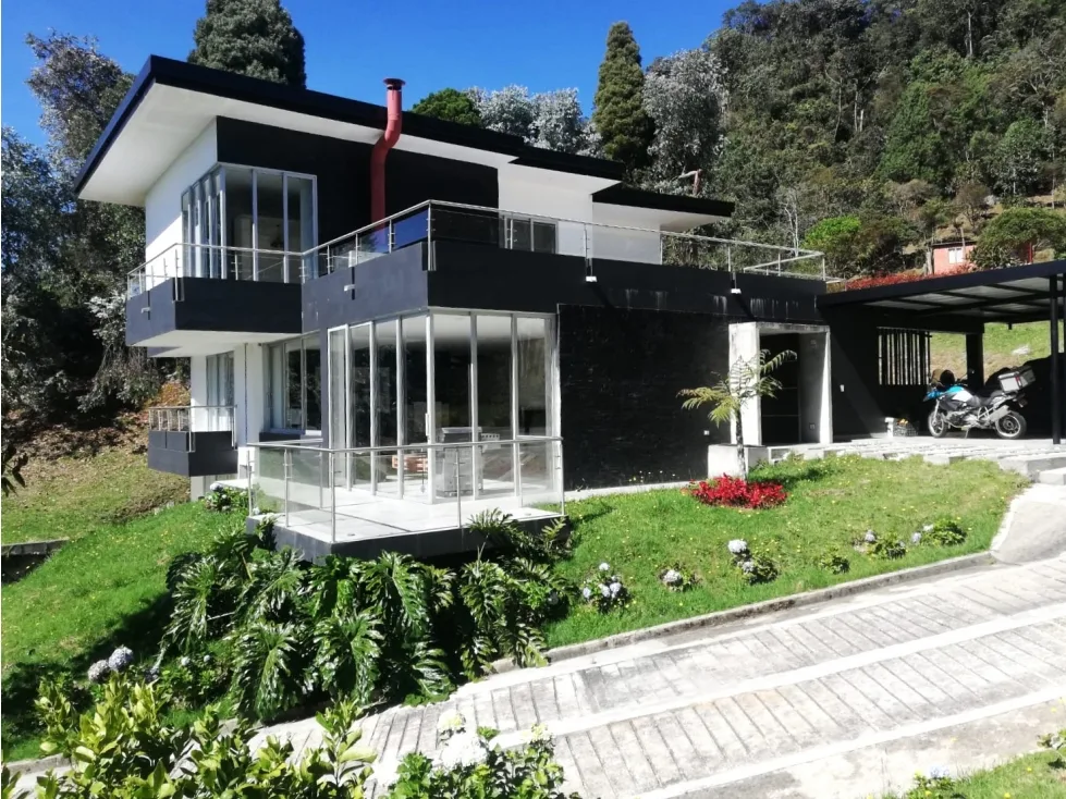 Casa Campestre en  Arriendo en Envigado