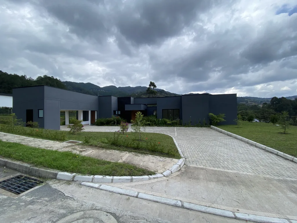 Casa Campestre en  Arriendo en Normandia, El Retiro