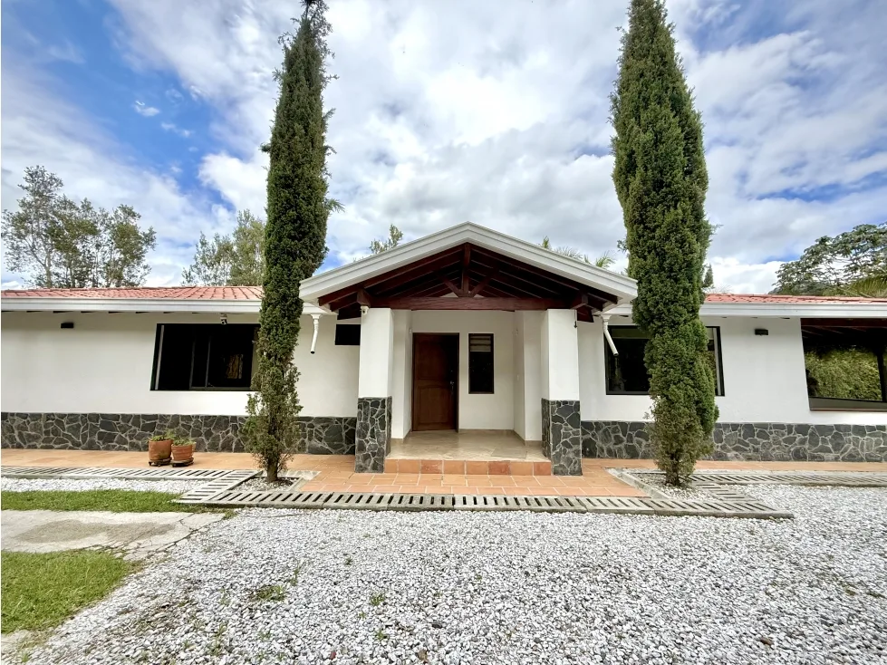 Casa Campestre en Arriendo en Rionegro