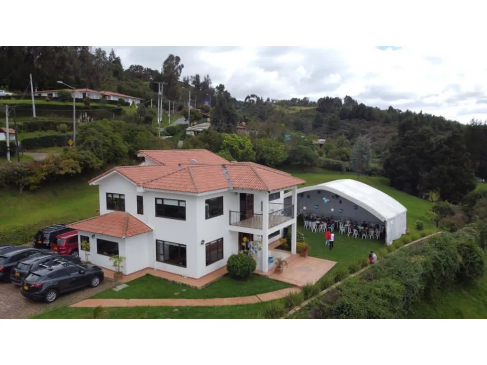 Casa Campestre en Arriendo en Yerbabuena, Chía