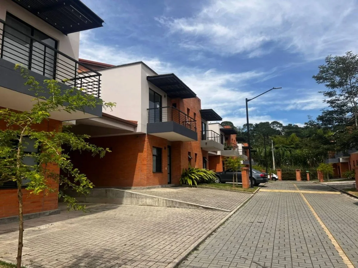 Casa en Arriendo en Cerritos, La virginia