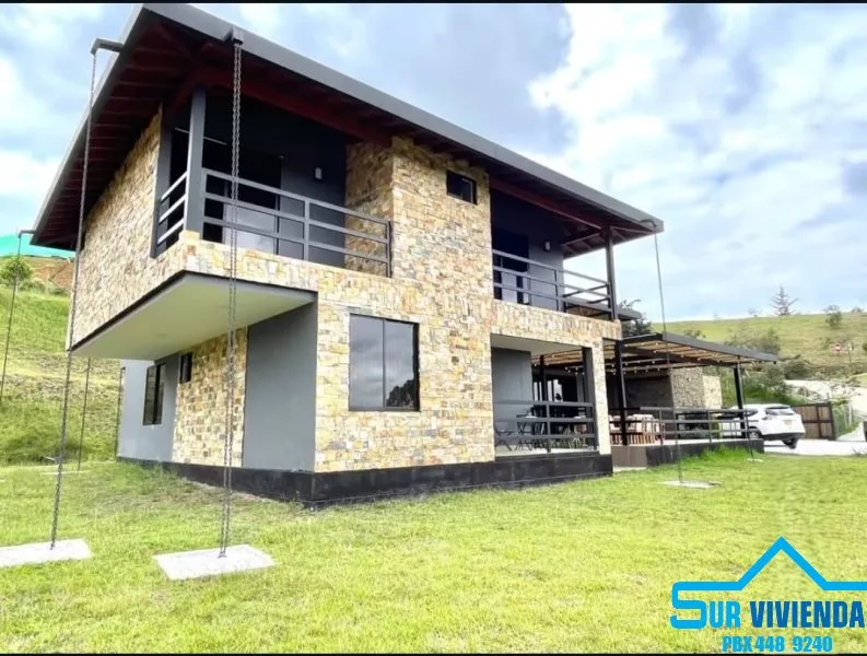 Casa en Arriendo en Loma del Escobero, El Retiro