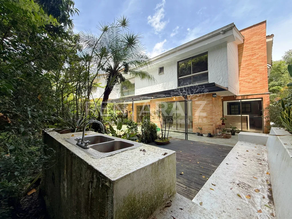 Casa en Arriendo en Loma de las brujas, Envigado