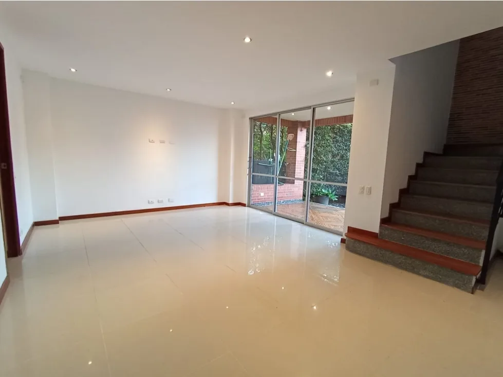Casa en Arriendo en Loma Benedictinos, Envigado