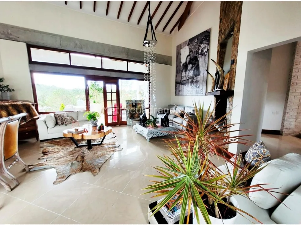 Casa en  Arriendo en Loma del Escobero, Envigado