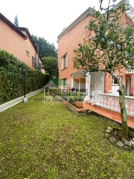 Casa en Arriendo en Loma del Esmeraldal, Envigado