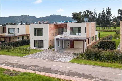 Casa en Arriendo en Samaria, Chía