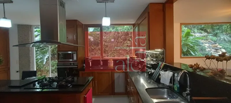 Casa en arriendo en Loma del Chocho, Envigado