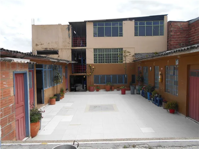 Edificio en arriendo en Parque campestre, Soacha