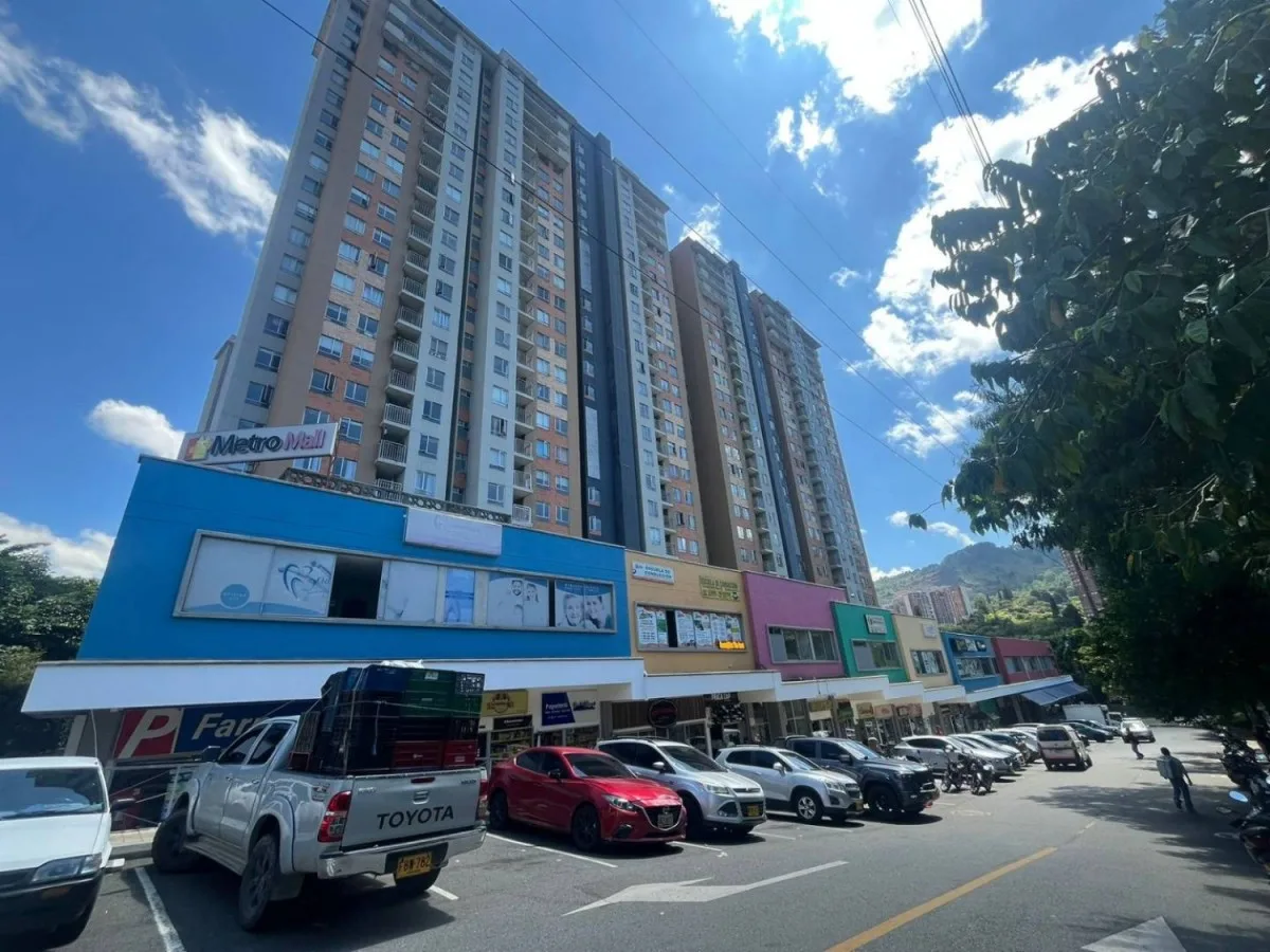 Local en Arriendo en Madera, Bello