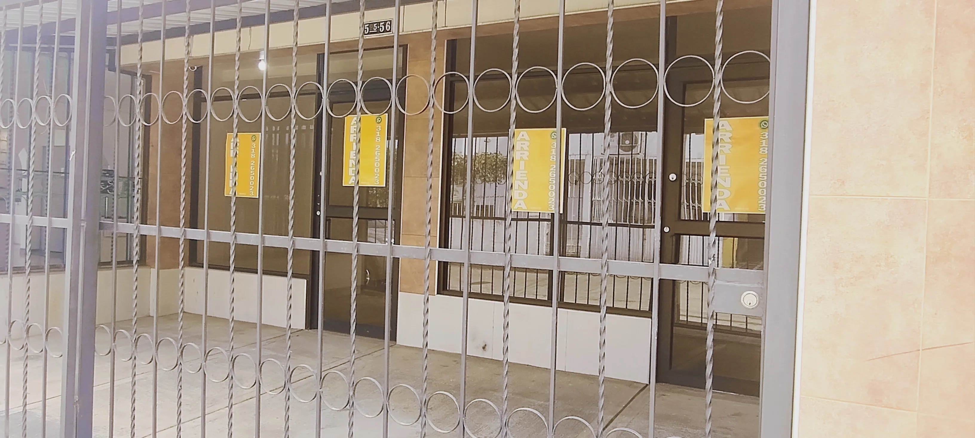 Local comercial, frente al CC.Pasarla - 18m2 AV 5A NORTE