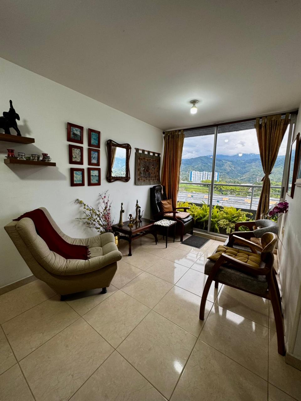 Por el Camino de Patios a la altura del peaje arriendo cabaña