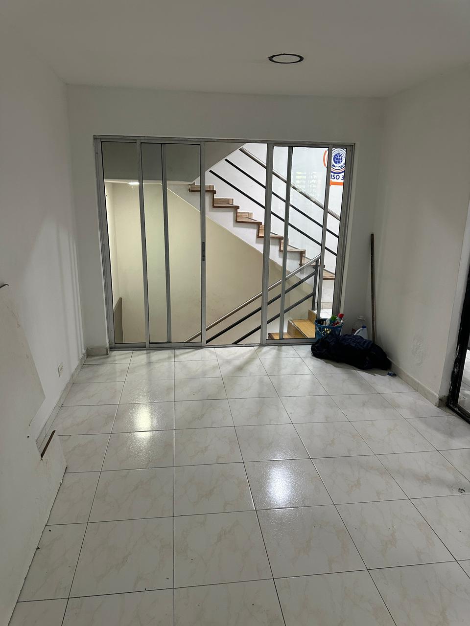 Local comercial, frente al CC.Pasarla – 18m2 AV 5A NORTE