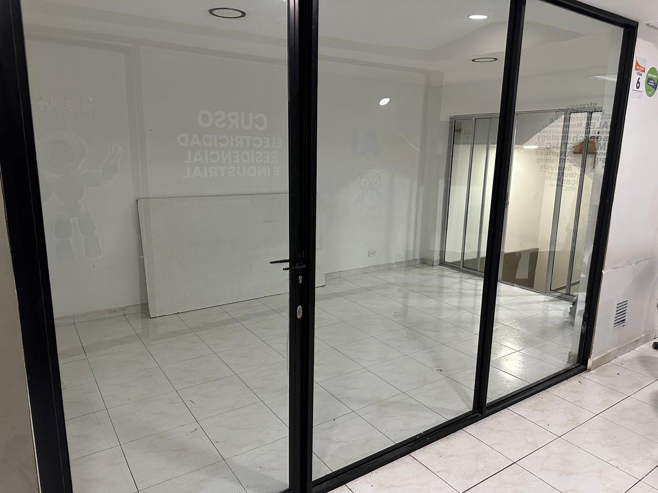 Local comercial, frente al CC.Pasarla – 18m2 AV 5A NORTE