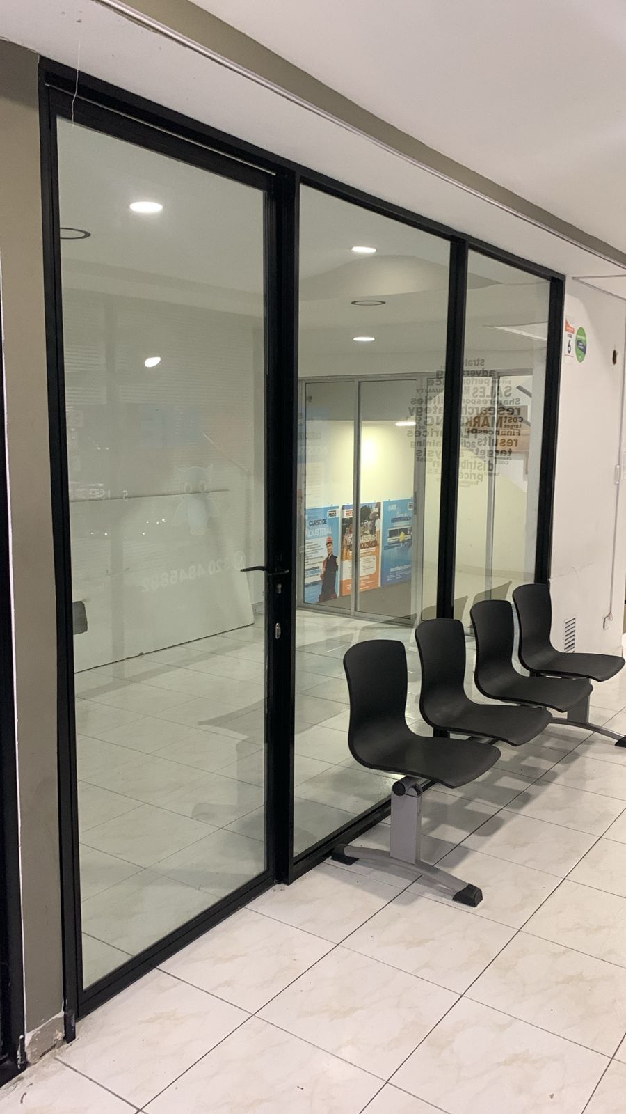 Local comercial, frente al CC.Pasarla – 18m2 AV 5A NORTE