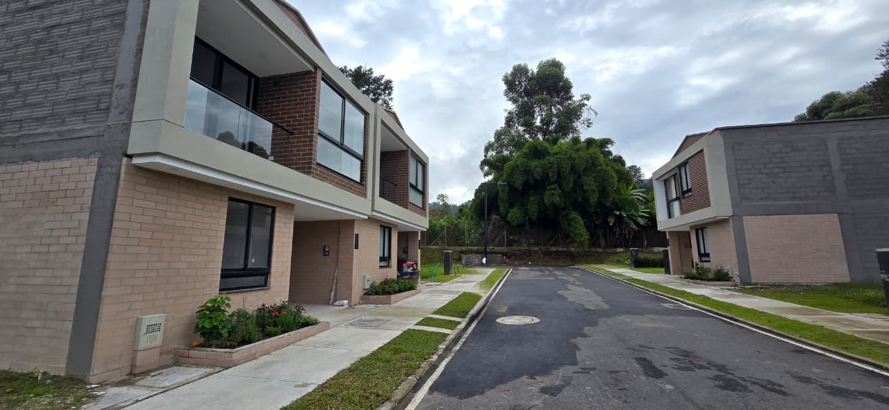 Oficina en arriendo, Llano grande