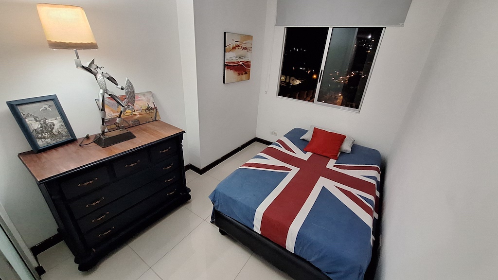 alquilo apartamento amoblado frente centro comercial chipichape cali