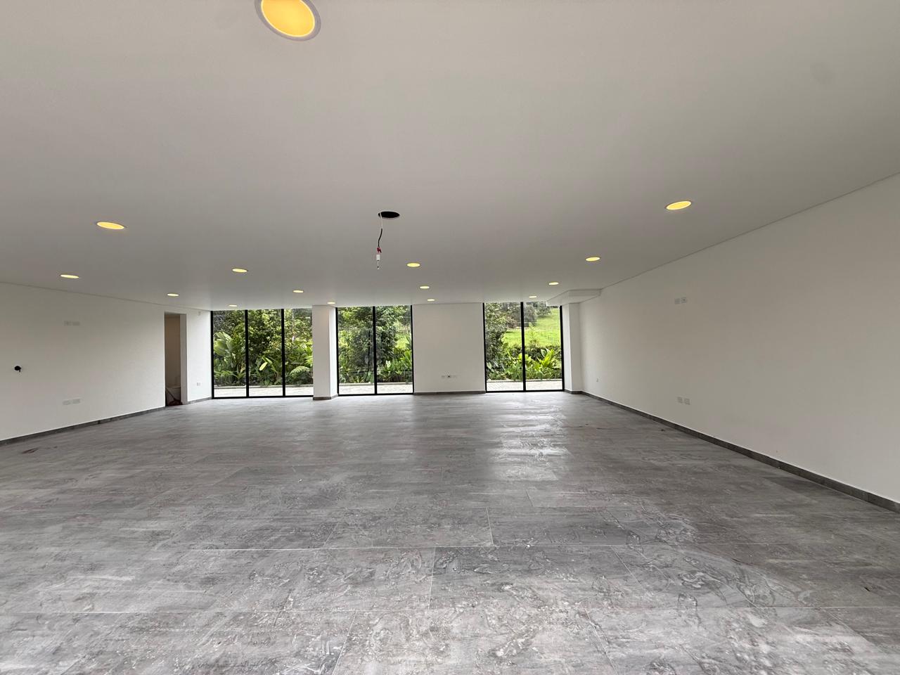 Venta casa con terraza. El Poblado, Sector El Campestre.