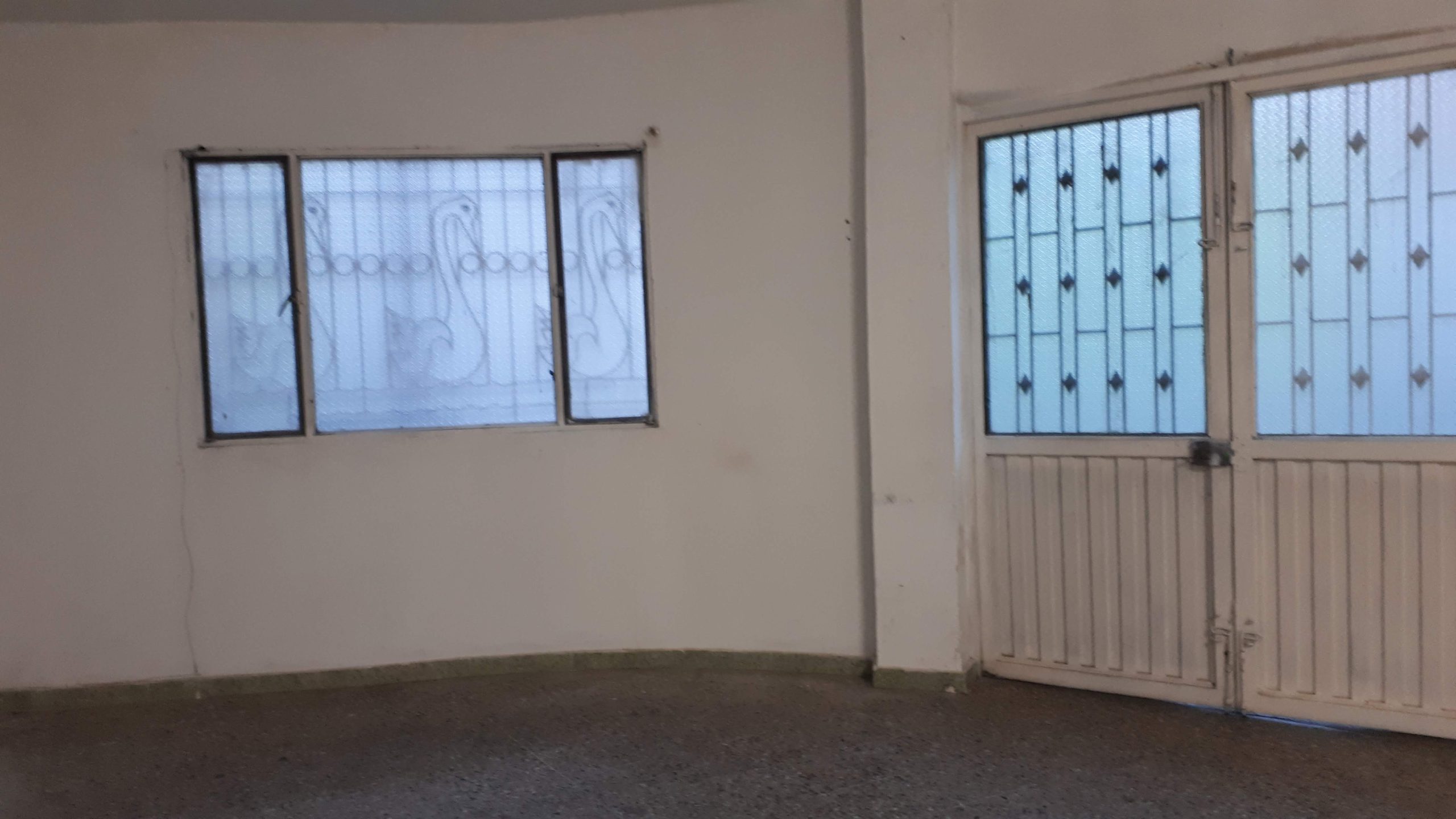 LOCAL AMPLIO CON DOS BAÑOS COCINA TAMBIEN SE ARRIENDA COMO DEPOSITO BODEGA