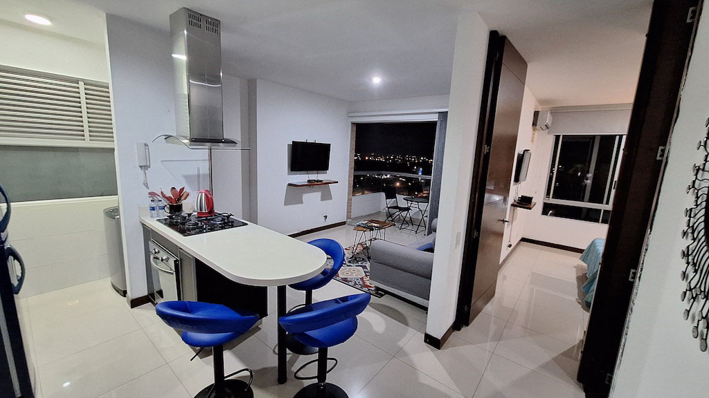 alquilo apartamento amoblado frente centro comercial chipichape cali