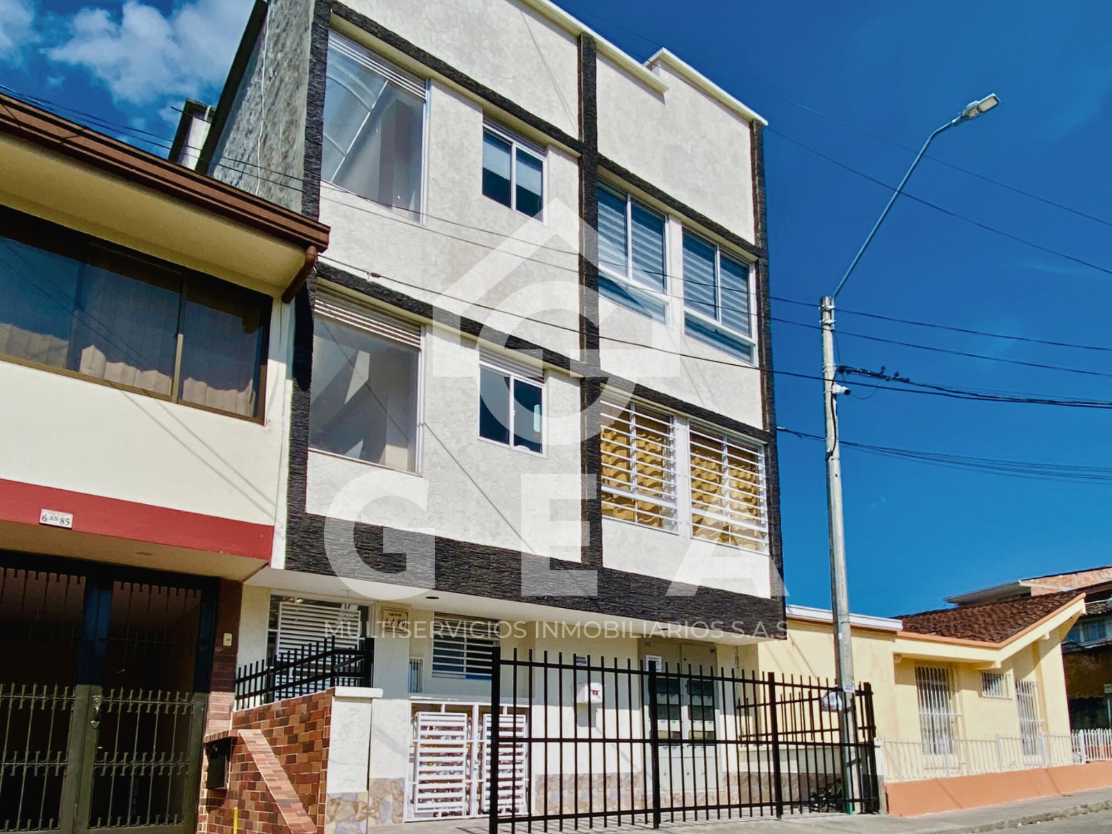 ARRIENDO APARTAESTUDIO BARRIO VERSALLES