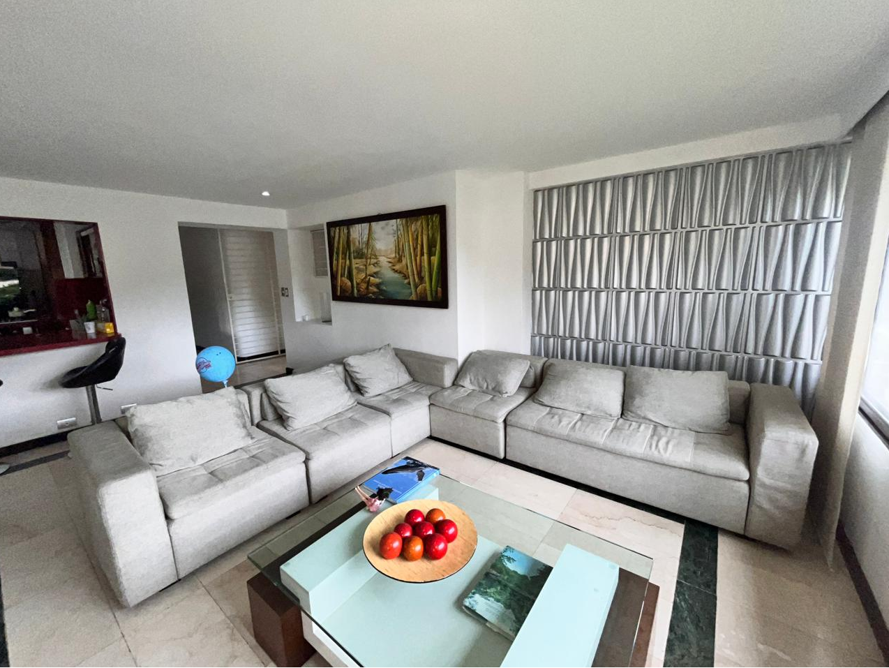 SE ALQUILA GRAN LOCAL EN SUR DE CALI COSMOCENTRO CON MEZANINE RENTABLE