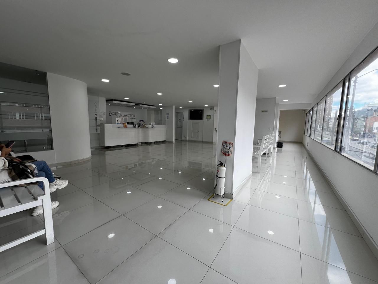 BODEGA EN ARRIENDO PUENTE ARANDA, SOBRE VIA PRINCIPAL