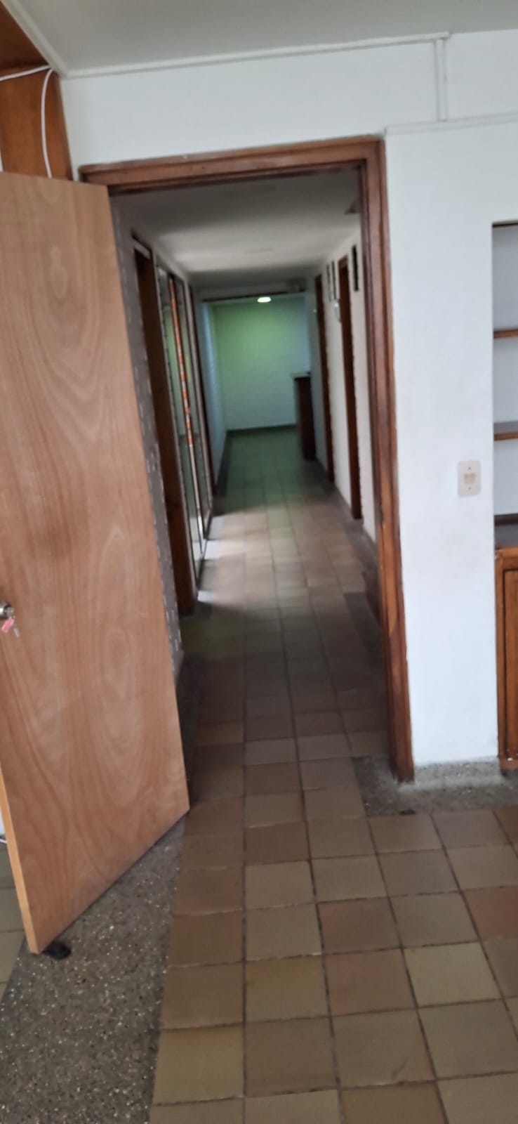 ALQUILER PROPIEDAD VERSATIL CON 6 ESPACIOS INDEPENDIENTES EN EDIFICIO EN LAURELES