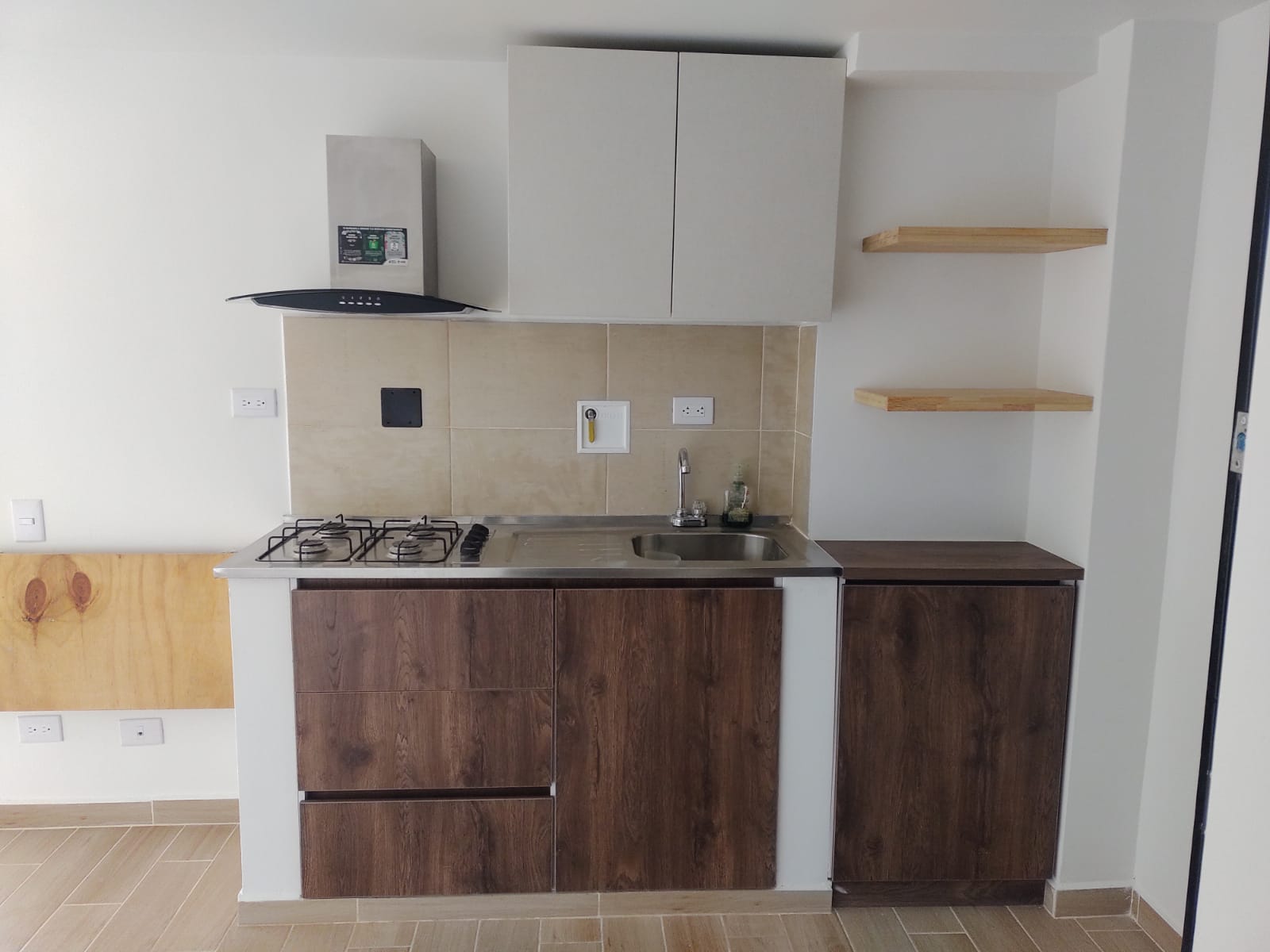 SE ARRIENDA CASA UNIFAMILIAR EN EL SECTOR VILLA AMAPOLA.