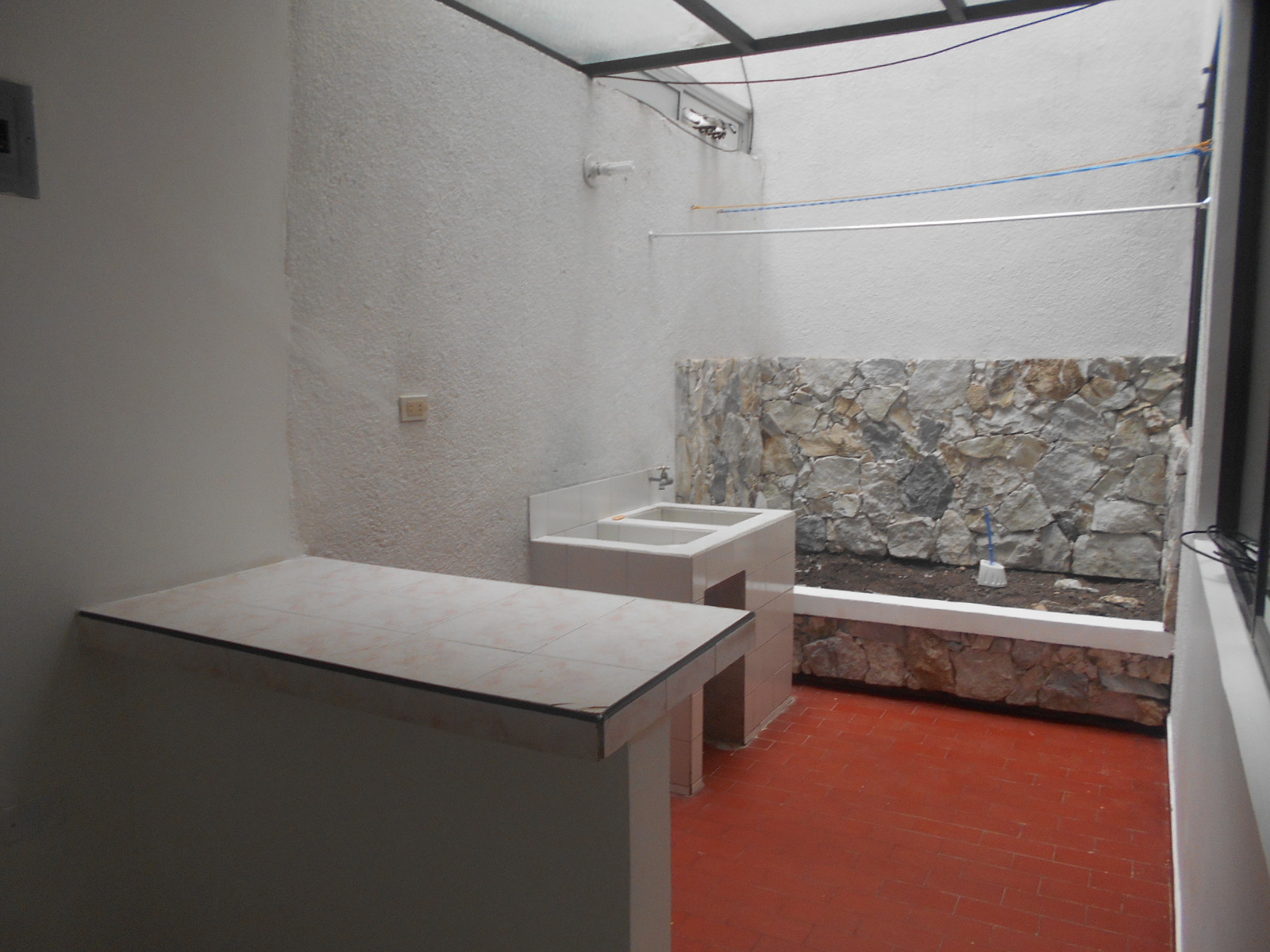 ARRIENDO APARTAESTUDIO BARRIO VERSALLES