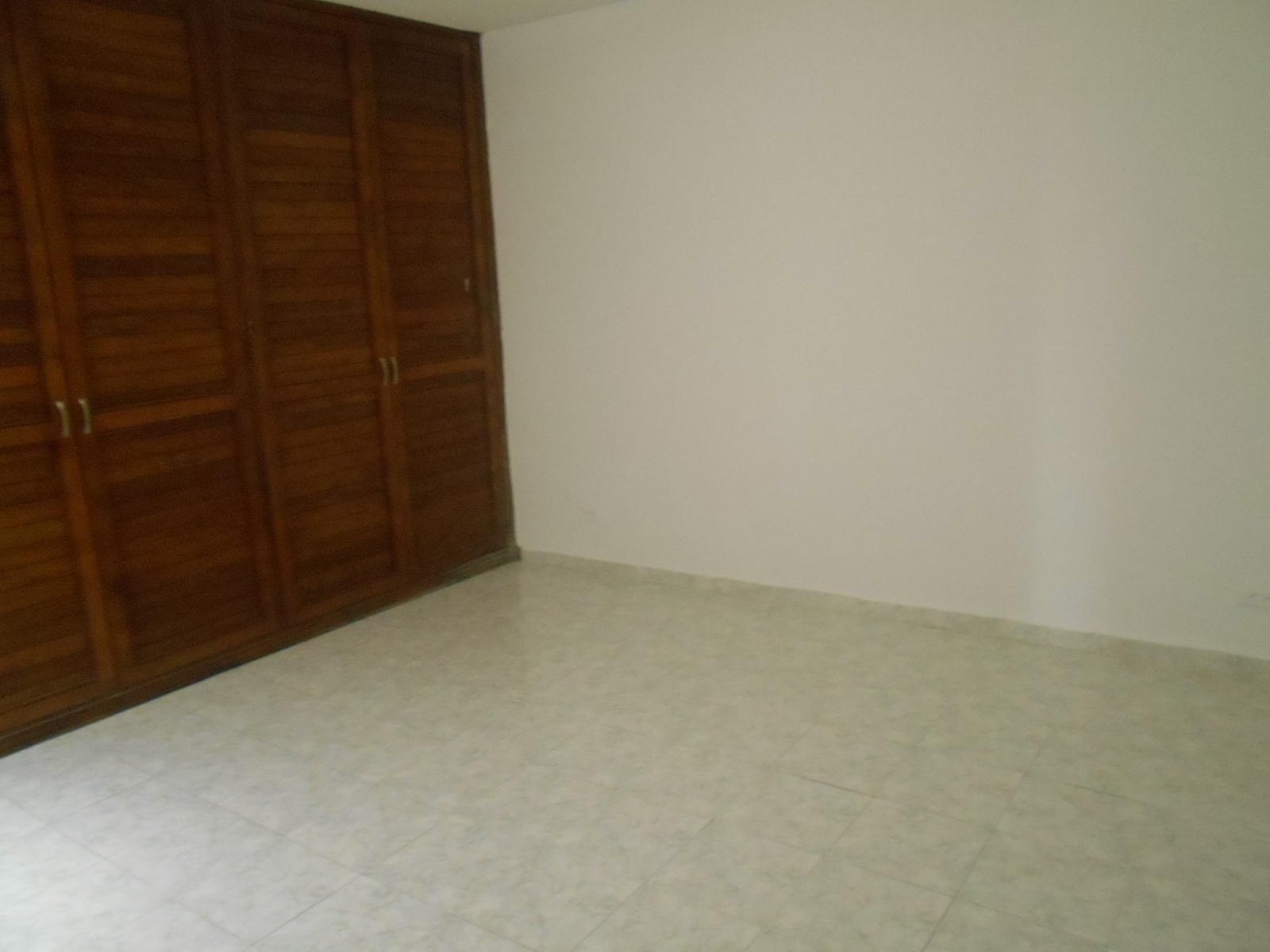 ARRIENDO APARTAESTUDIO BARRIO VERSALLES