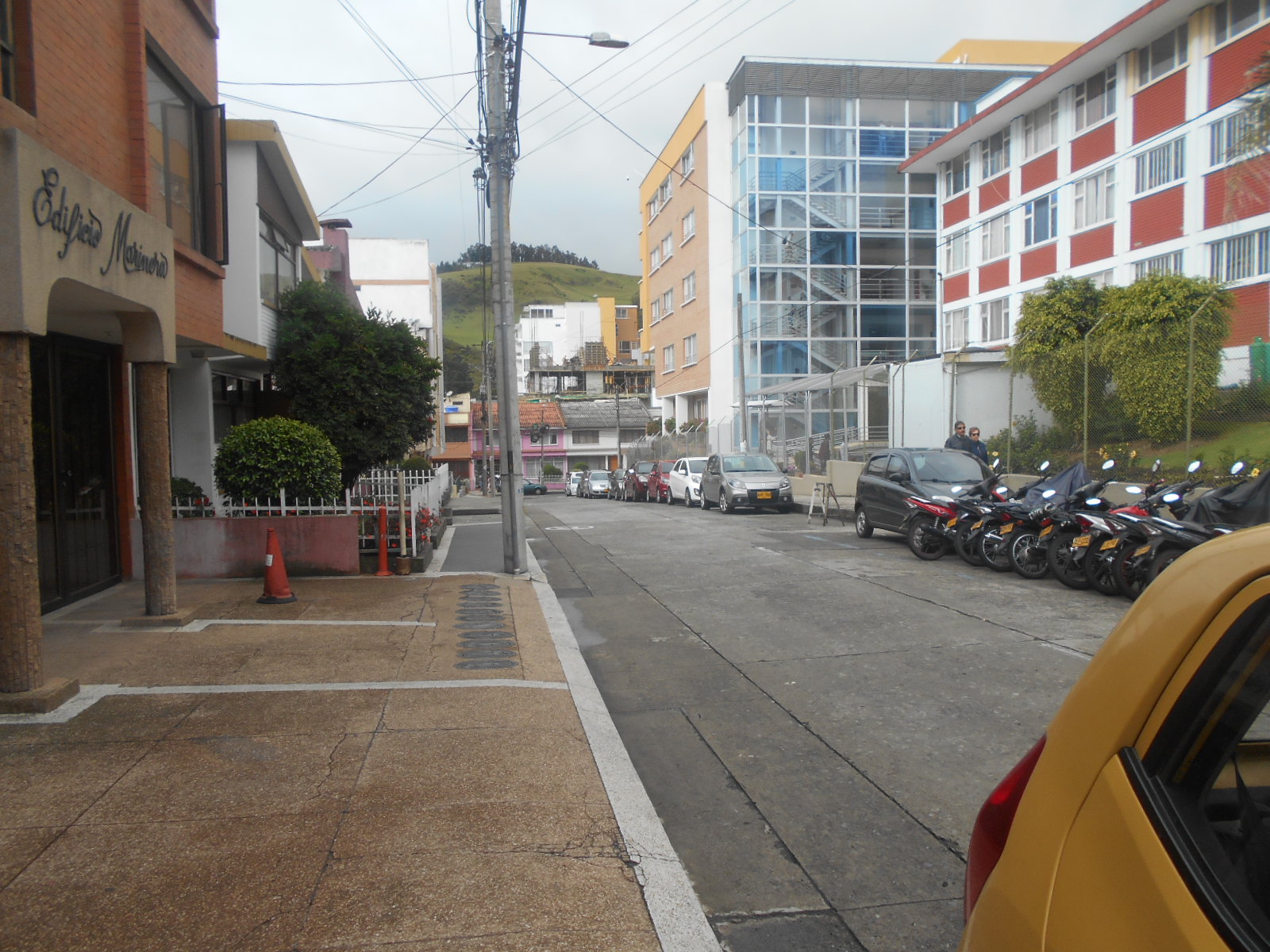 ARRIENDO APARTAESTUDIO BARRIO VERSALLES