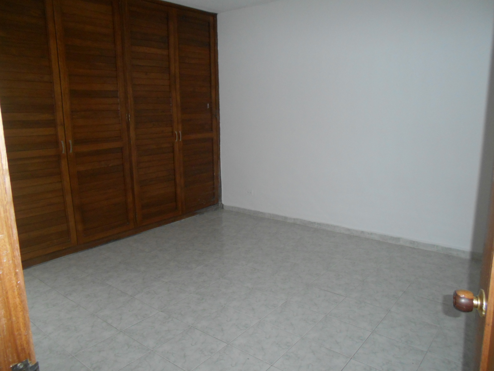 ARRIENDO APARTAESTUDIO BARRIO VERSALLES