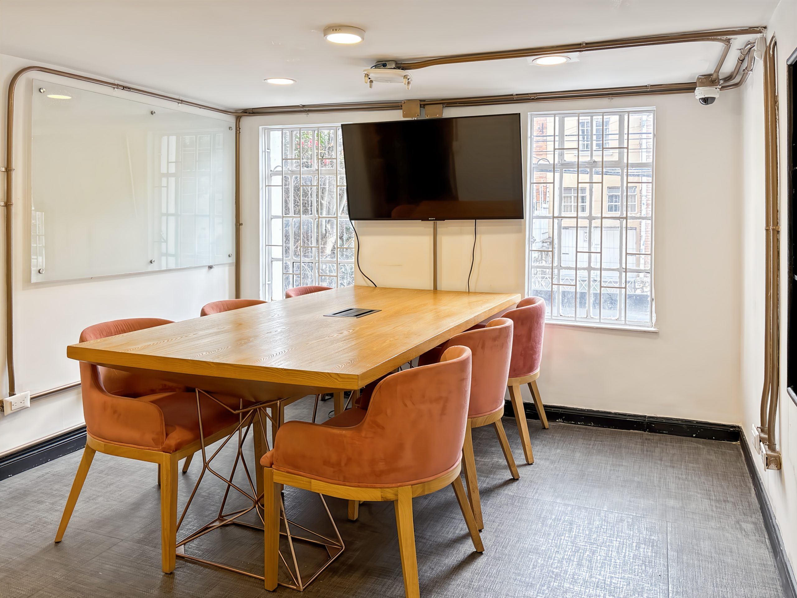 Oficina abierta en renta para 10 personas en Bogota, Tequendama