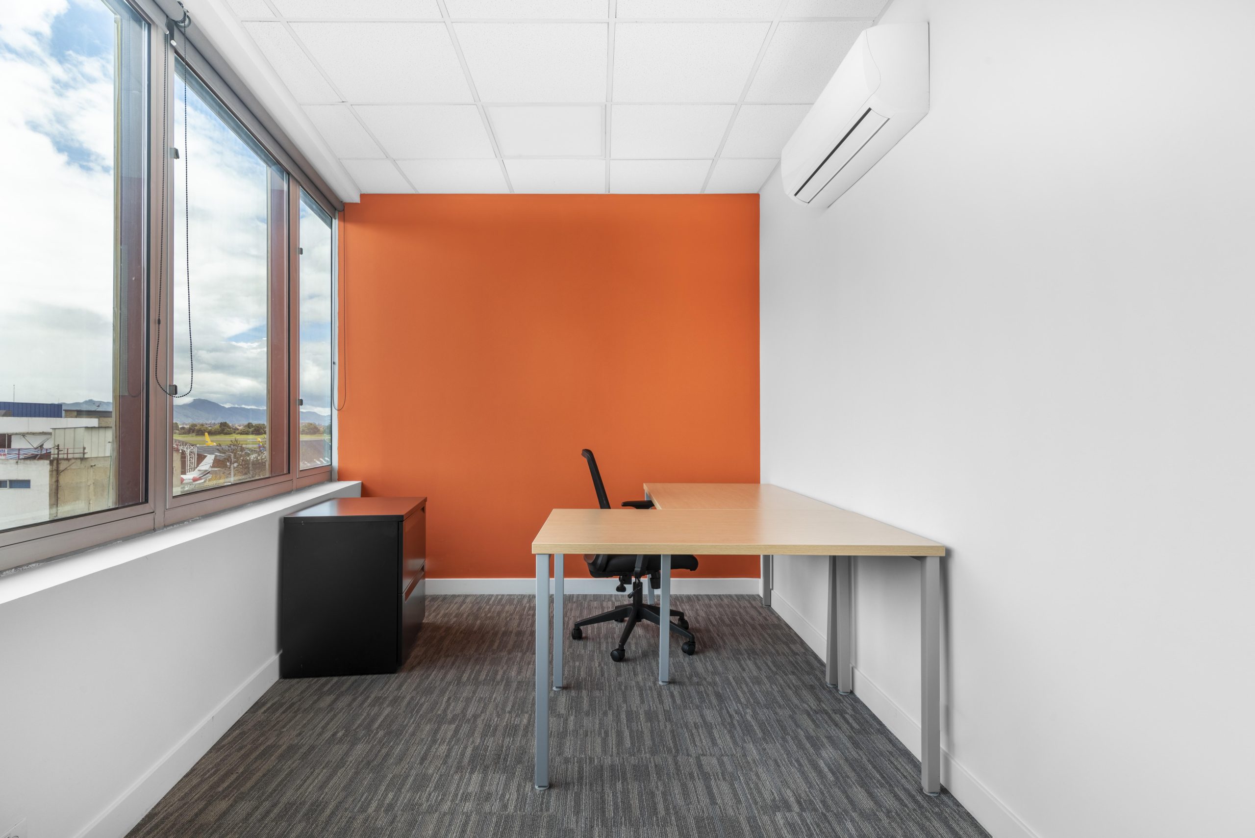 Espacio de oficina en renta para 1 persona en Bogota, Torre Fernando Mazuera