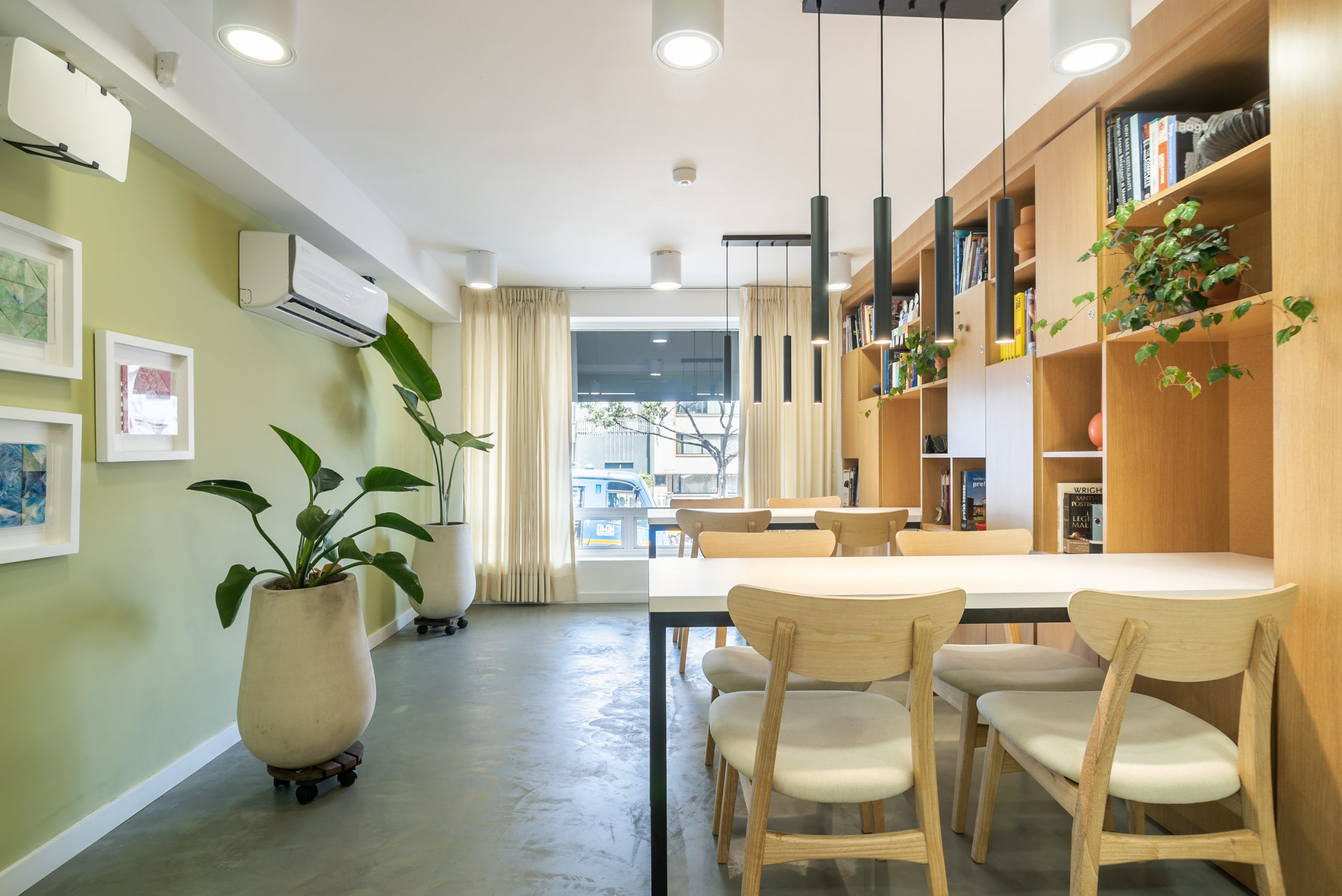 Alquiler de oficinas bellamente diseñadas para 5 personas en Bogota, Colina Campestre