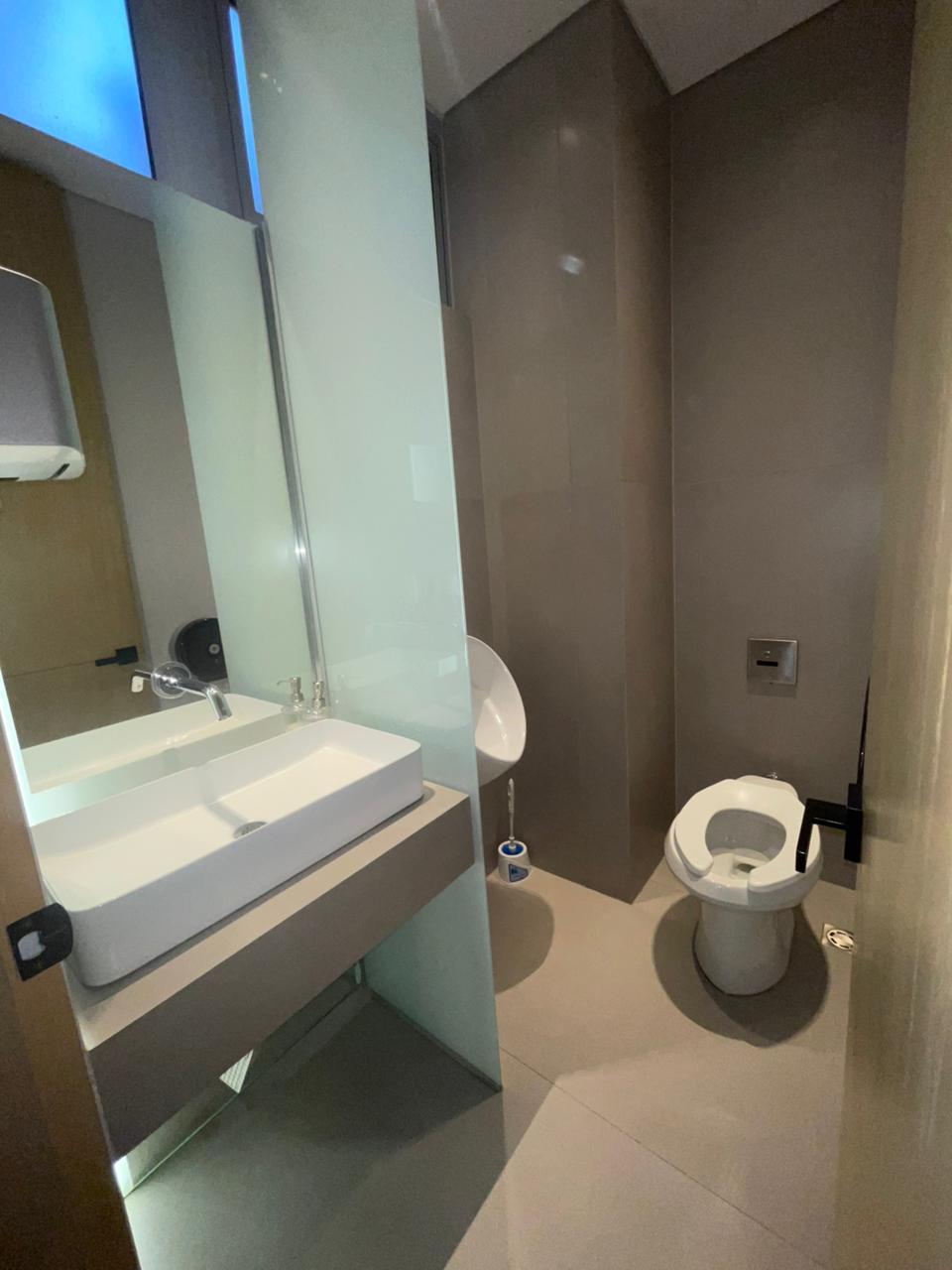 Exclusiva Oficina Corporativa 270 m²: Elegancia y comodidad en sector Estadio – Excelente ubicación