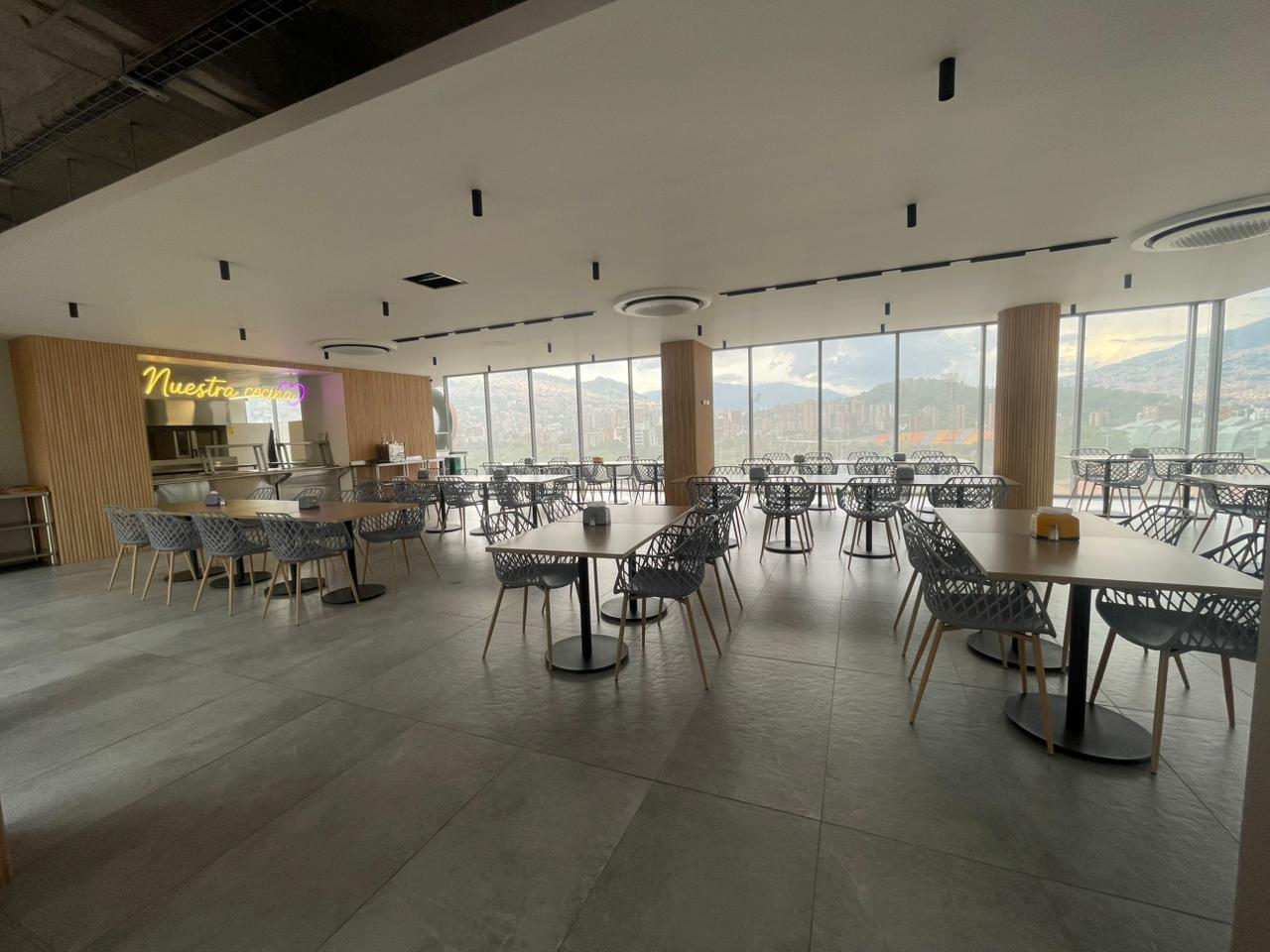 Exclusiva Oficina Corporativa 270 m²: Elegancia y comodidad en sector Estadio – Excelente ubicación