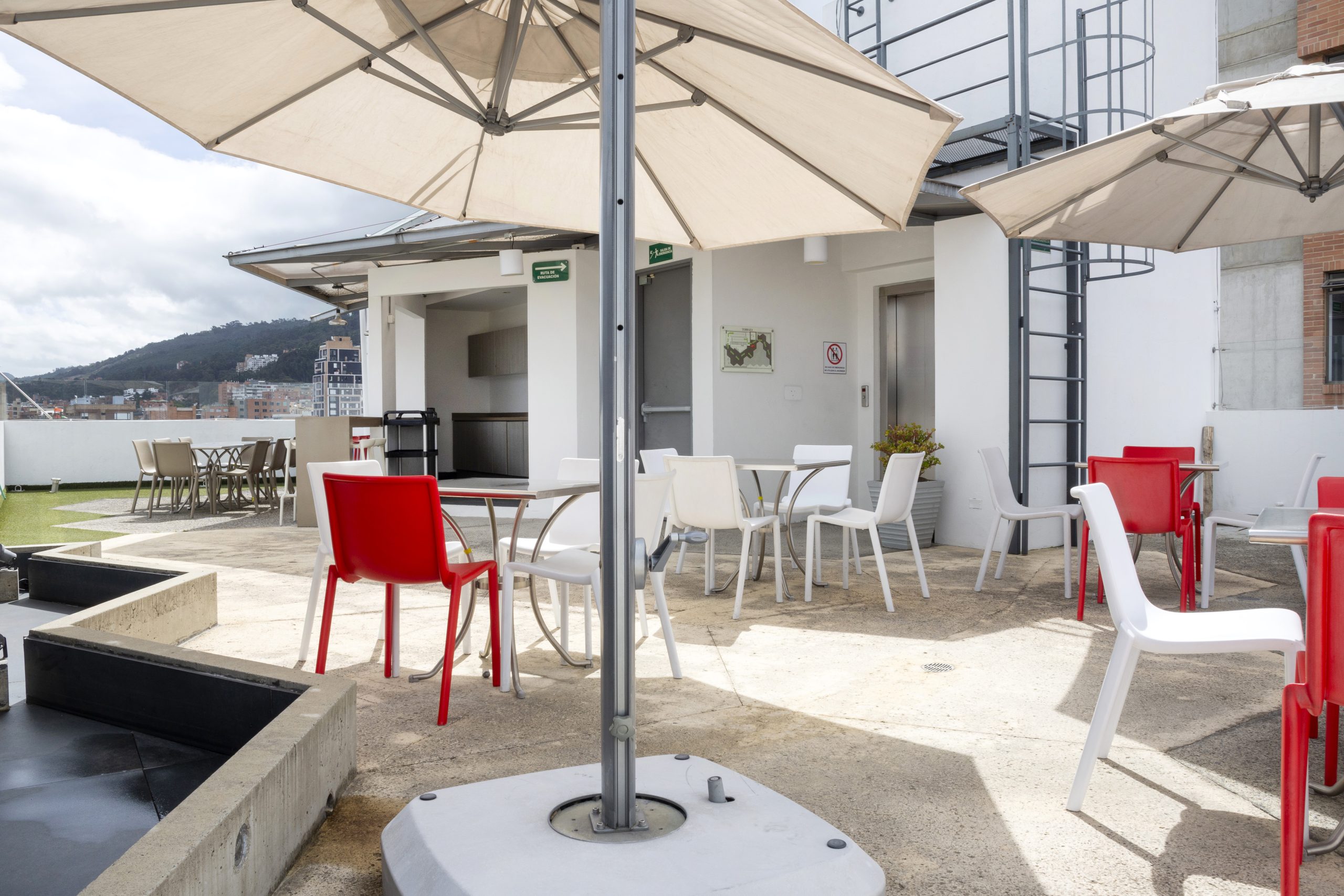 Espacio de oficina en renta para 2 personas en Bogota, North Point