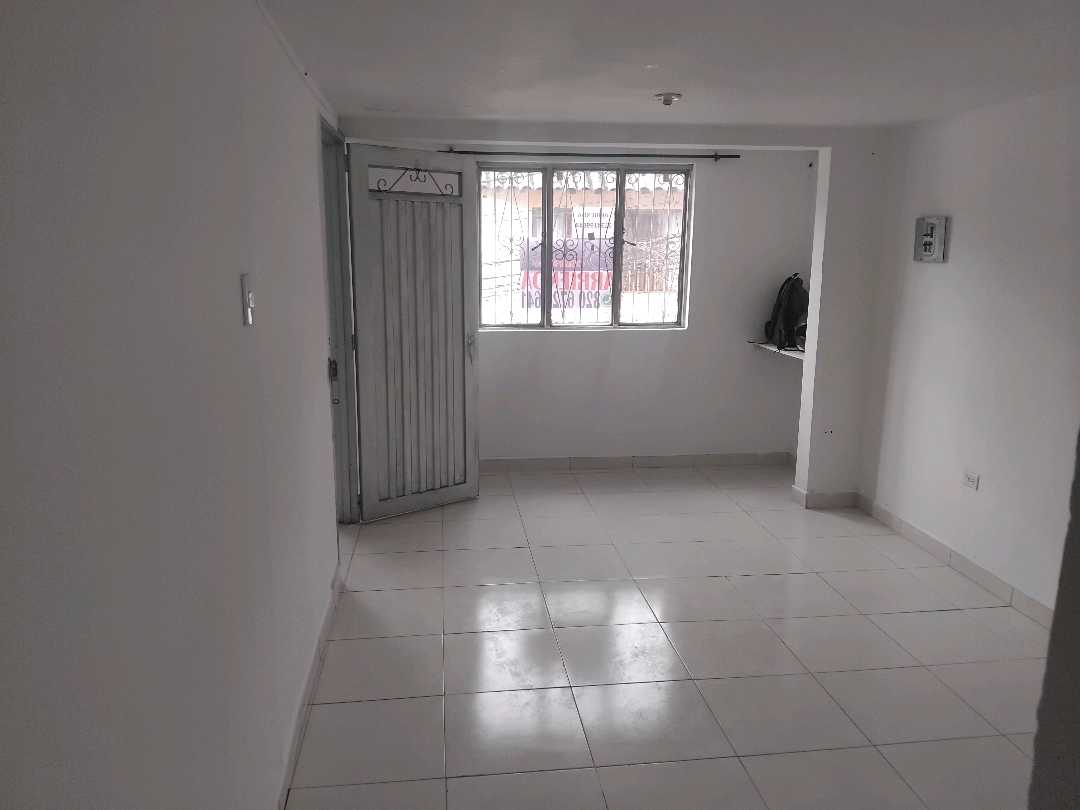 ARRIENDO APARTAMENTO CON PARQUEADERO CUBIERTO EN CONDINA