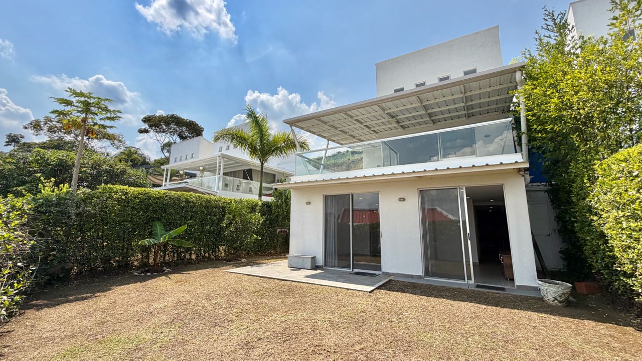 SE ALQUILA LOCAL EN PRONTA PLAZA NATURA AV CAÑASGORDAS JAMUNDI