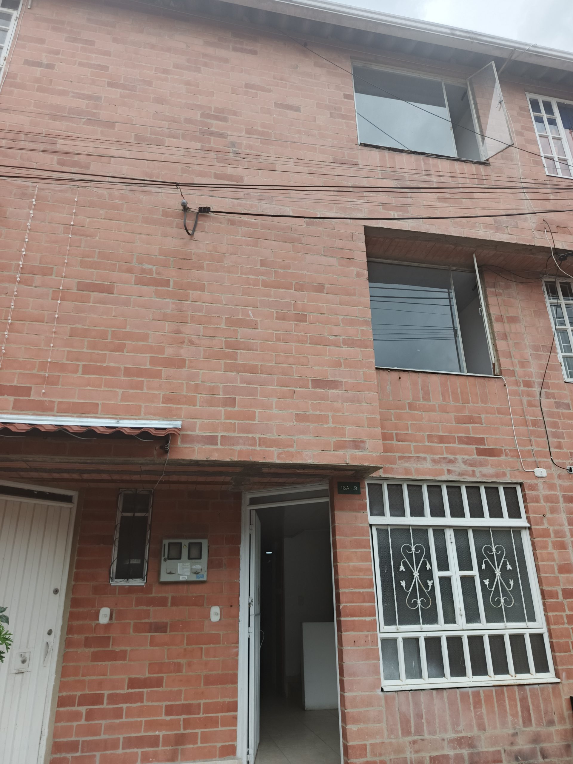 se renta apartamento cómodo y buen ubicado