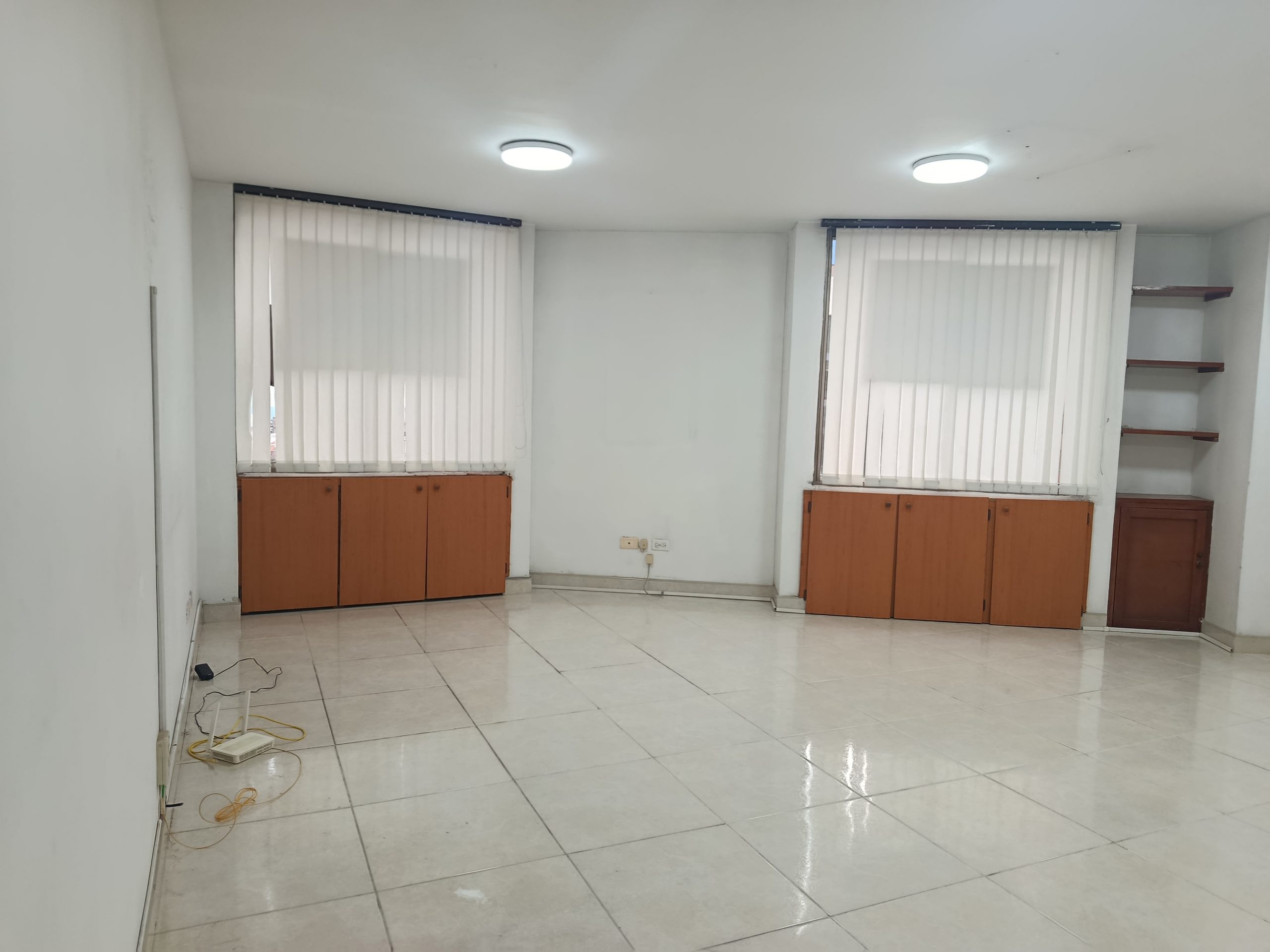 ARRIENDO OFICINA CENTRO MANIZALES | ASCENSOR Y BALCON