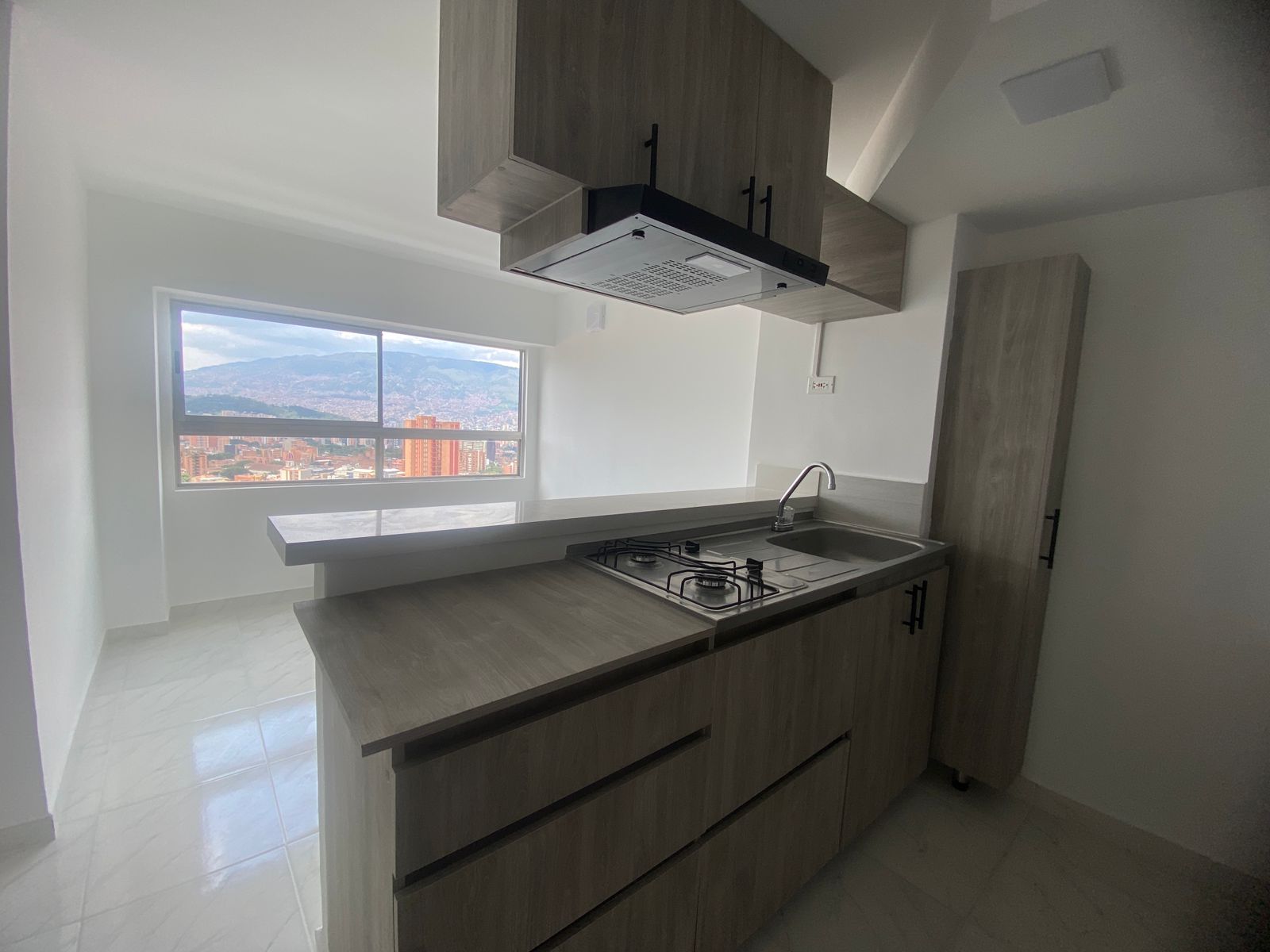 Apartamento con Buena Iluminación en Arriendo en La America, Cristobal