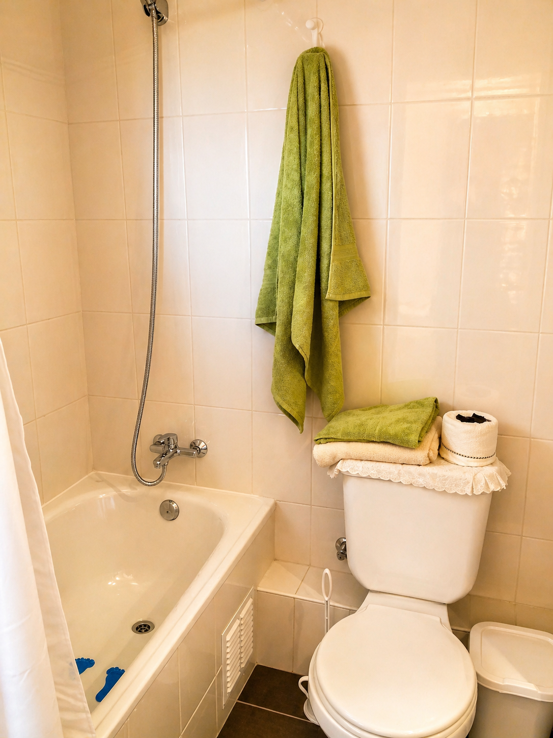 Departamento AMOBLADO 1D/1B a pasos del Mall y Metro Quilín, 450mil (6 meses minimo)